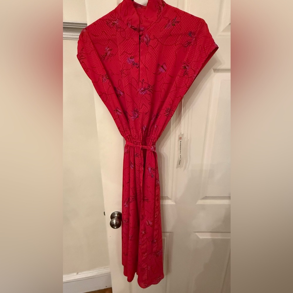 💫‼️RARE PLUS NWT 💫‼️

DIANE VIN FURSTENBERG KIMONO INSPIRED SUMMER DRESS SZE 12